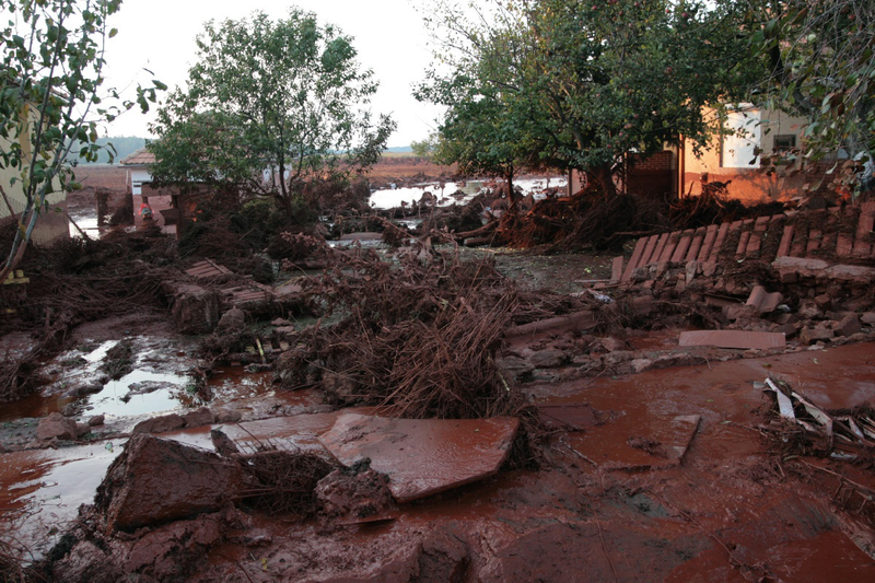 Illustration for article titled Revisiting the Small Village That Was Completely Devastated By Toxic Red Sludge